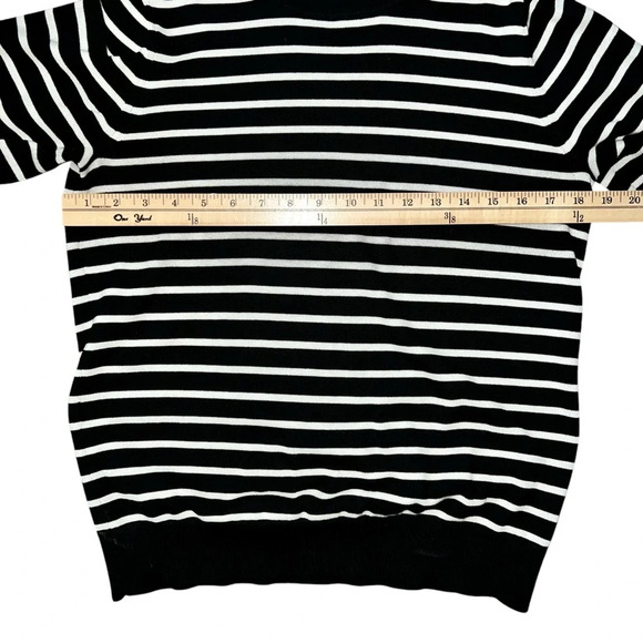 Striped black and white sweater scalloped neck size medium - Picture 5 of 6